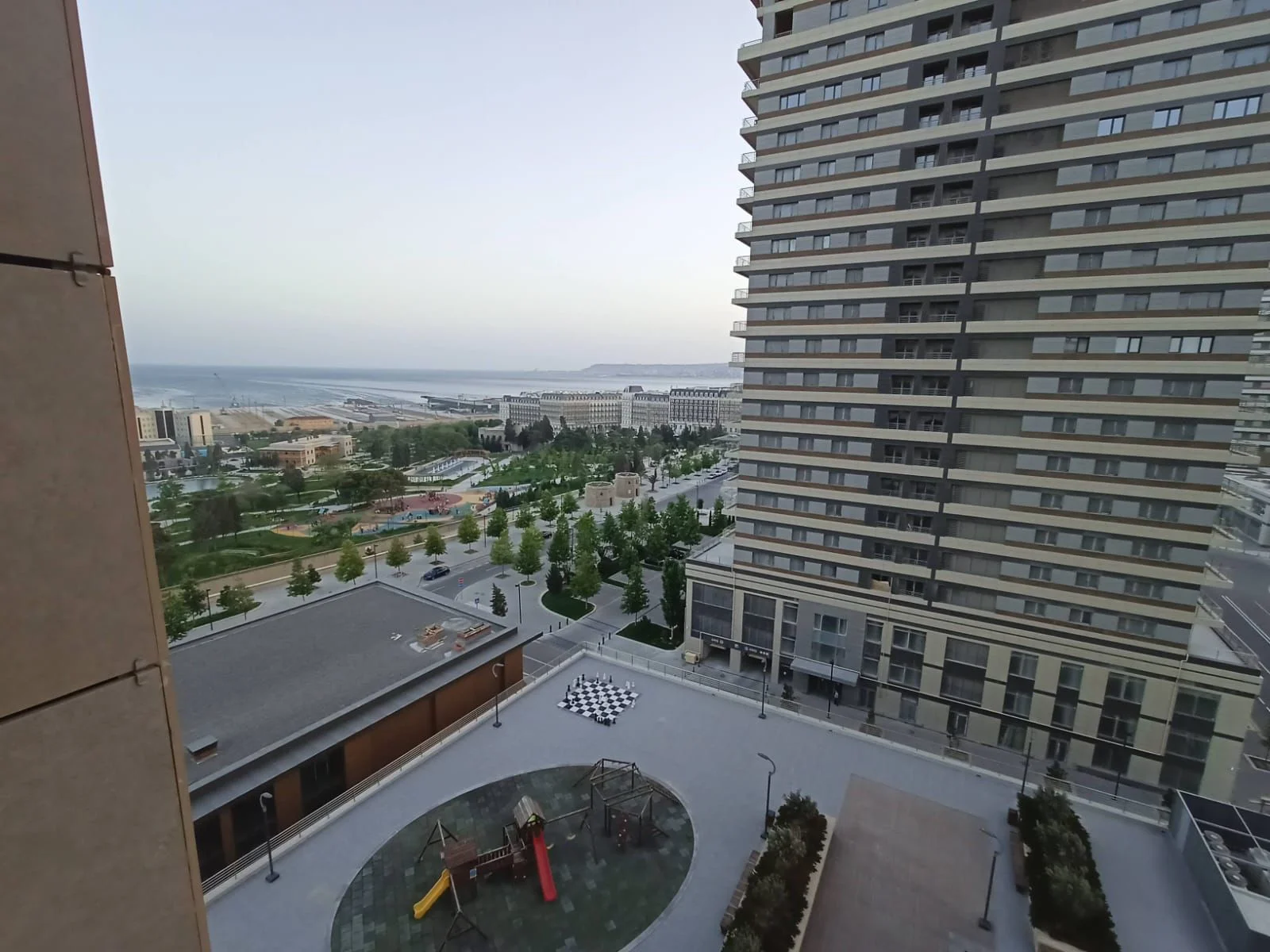 Kirayə 2 otaqlı Mənzil 65 m² Xətai r. Ağ şəhər q. – şəkil 2
