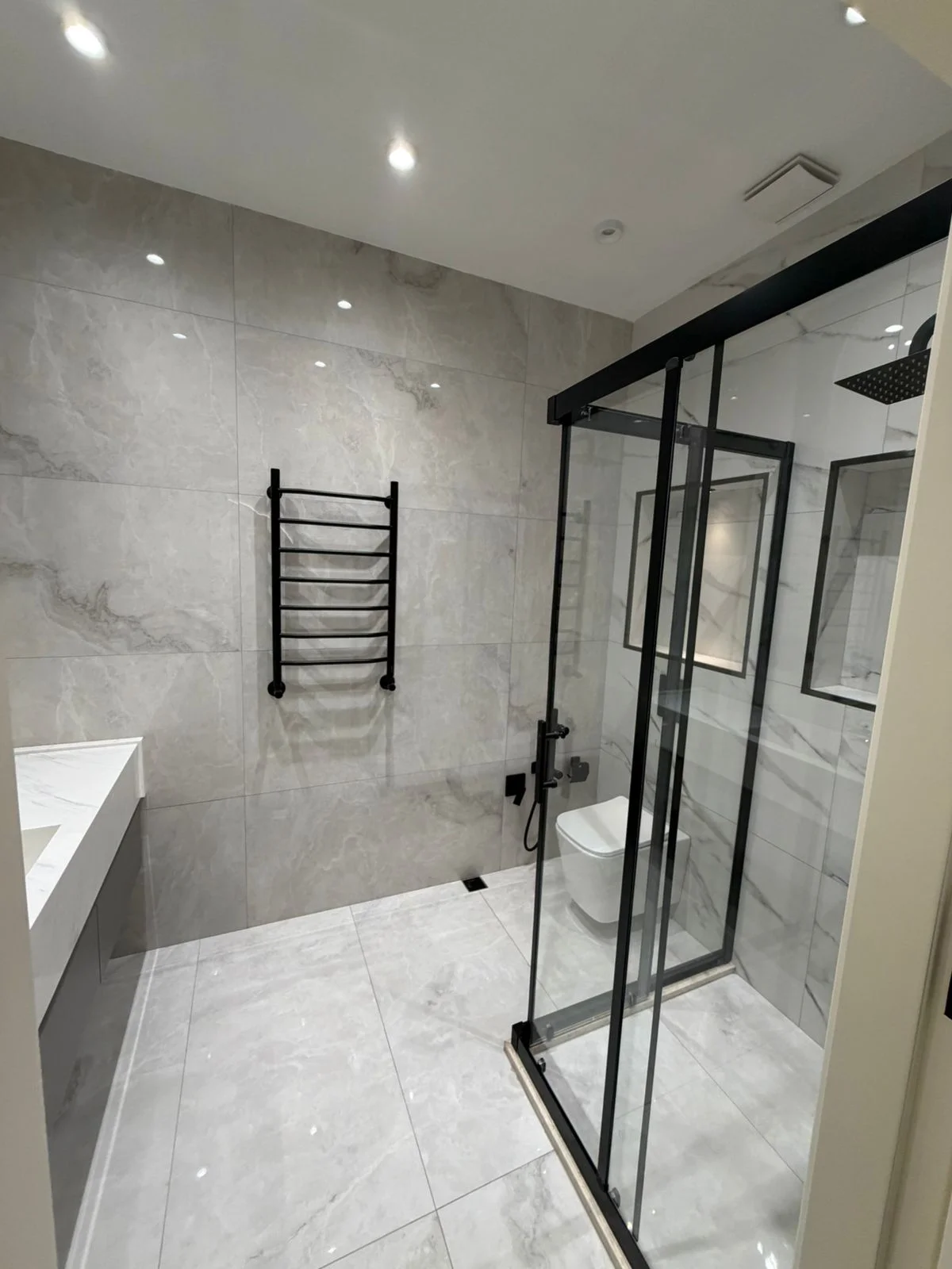 Kirayə 3 otaqlı Mənzil 170 m² Bakı