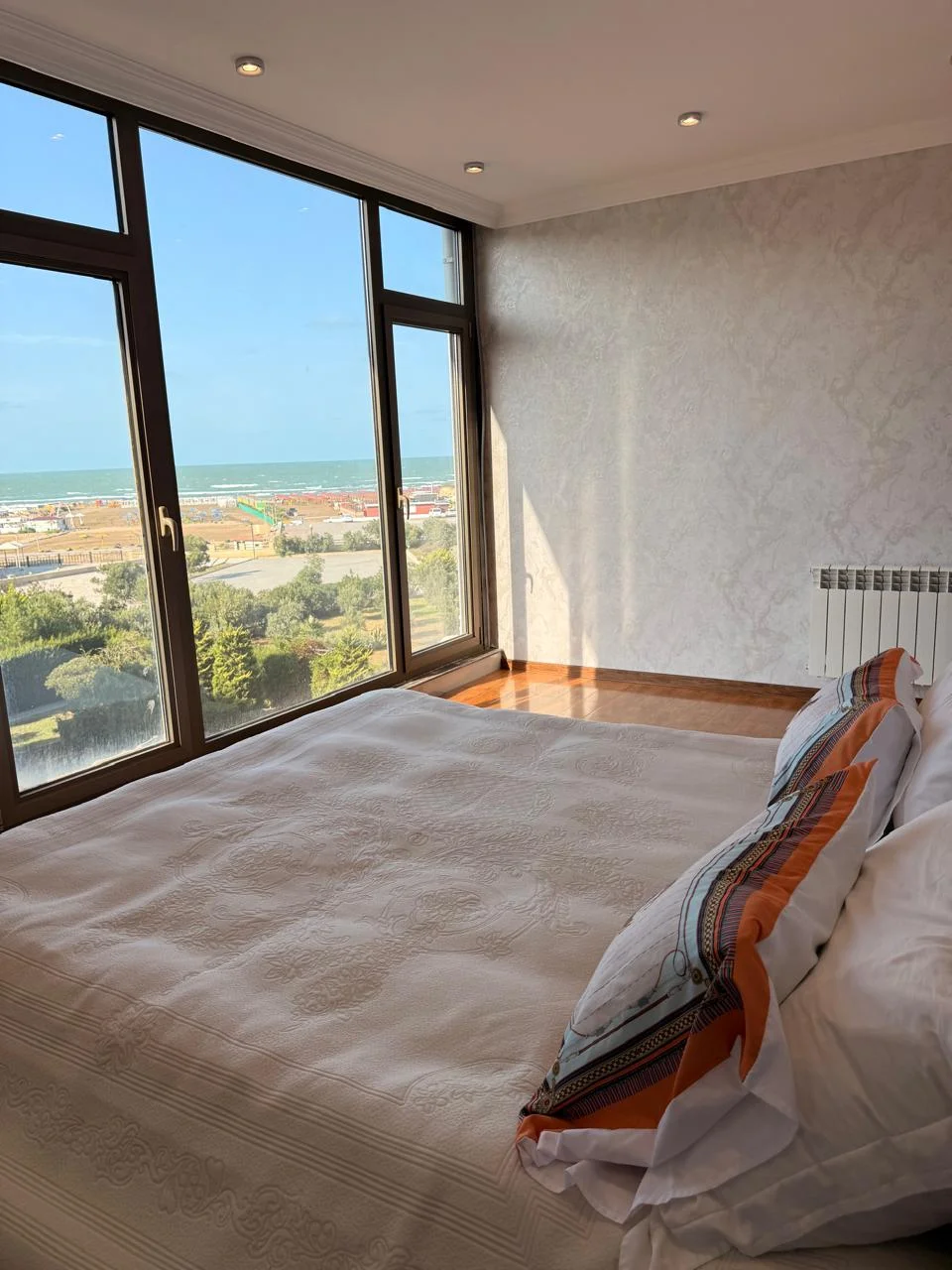 Kirayə 5 otaqlı Mənzil 240 m² Xəzər r.