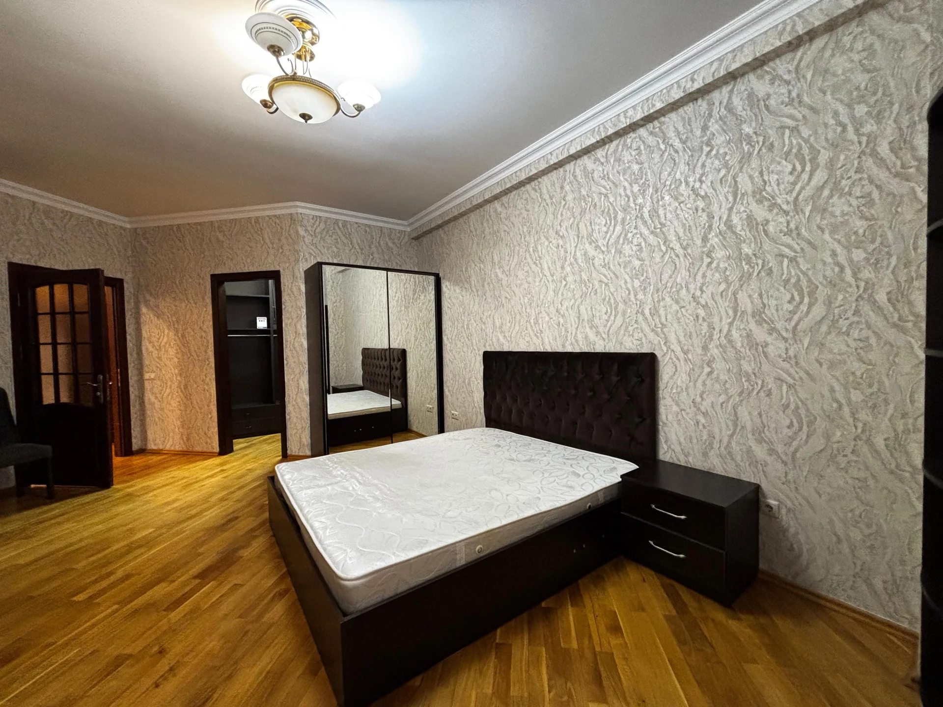 Kirayə 3 otaqlı Mənzil 135 m² Nərimanov r.