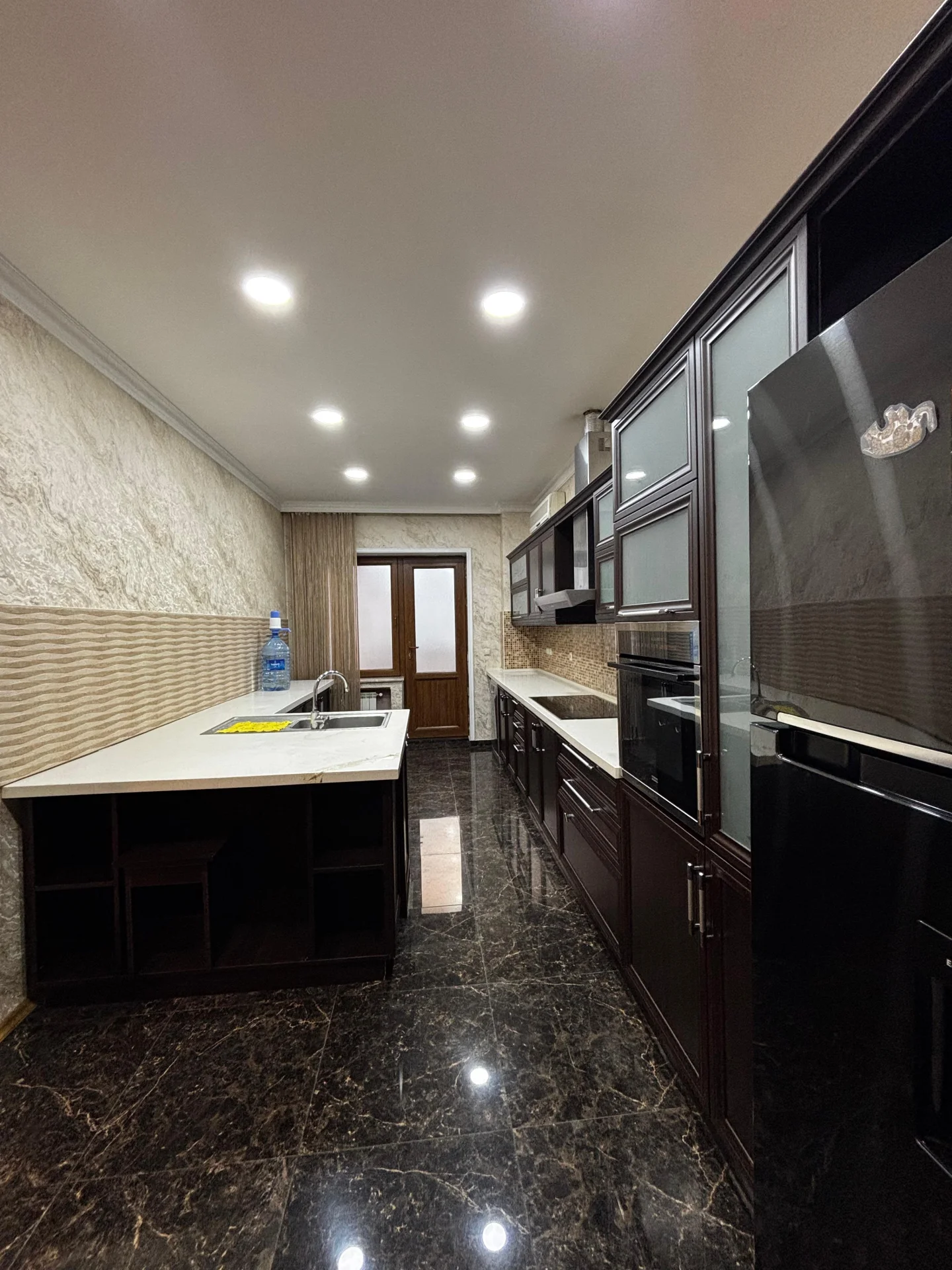 Kirayə 3 otaqlı Mənzil 135 m² Nərimanov r.