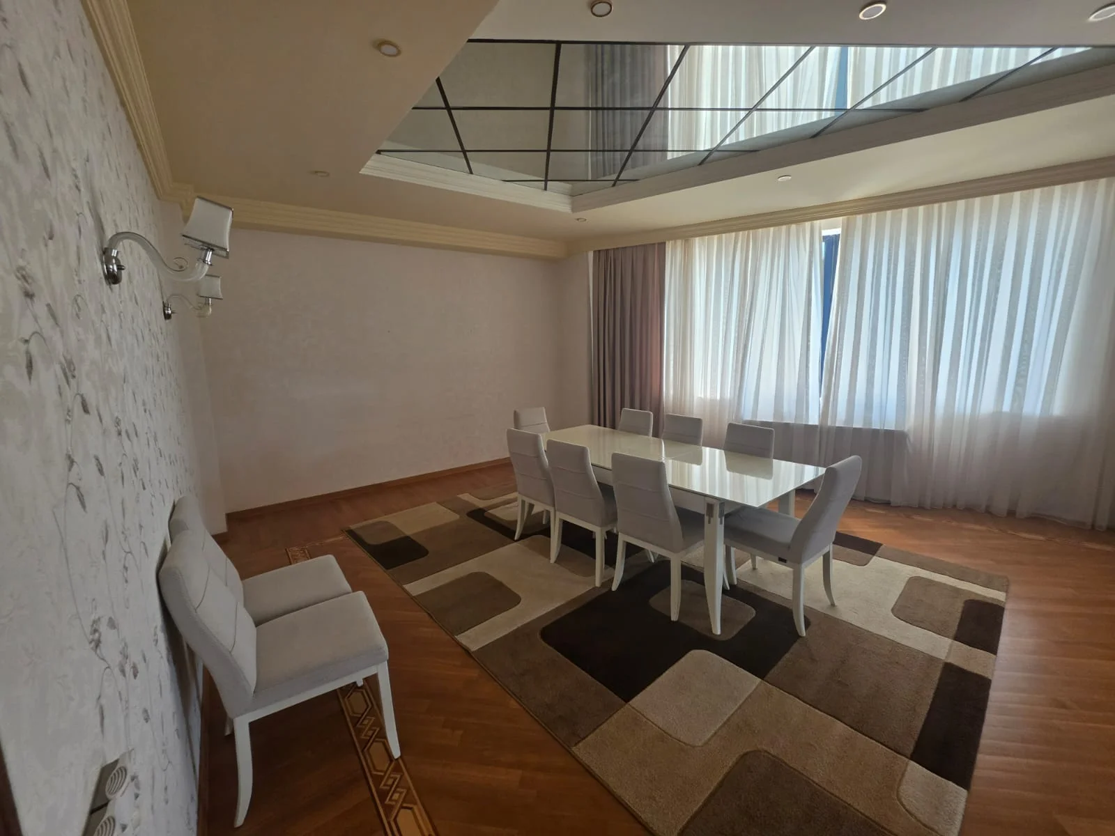 Kirayə 3 otaqlı Mənzil 288 m² Nəsimi r.