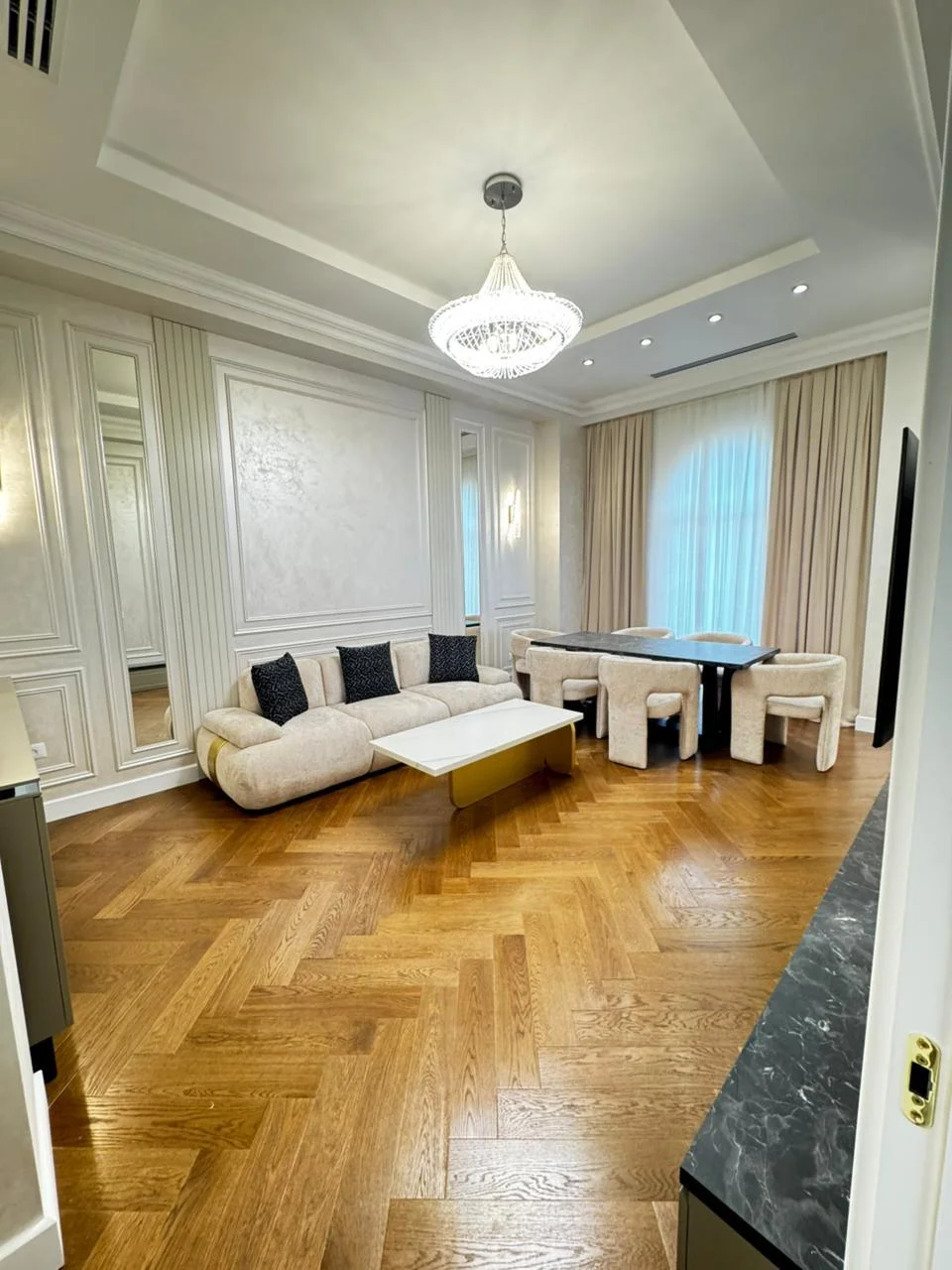 Kirayə 4 otaqlı Mənzil 165 m² Xətai r.