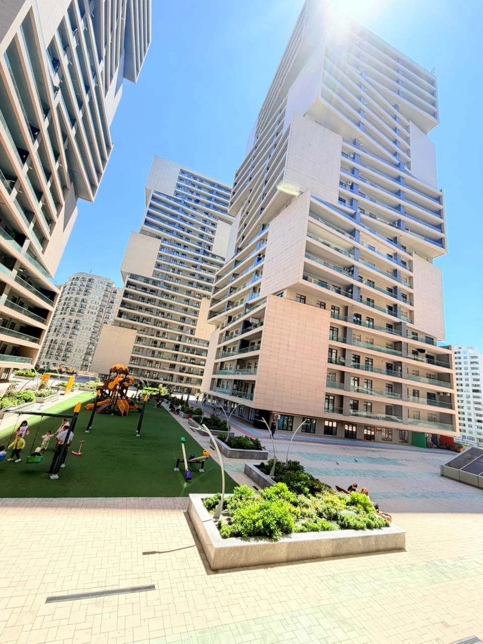 Kirayə 3 otaqlı Mənzil 148 m² Nəsimi r. – şəkil 1