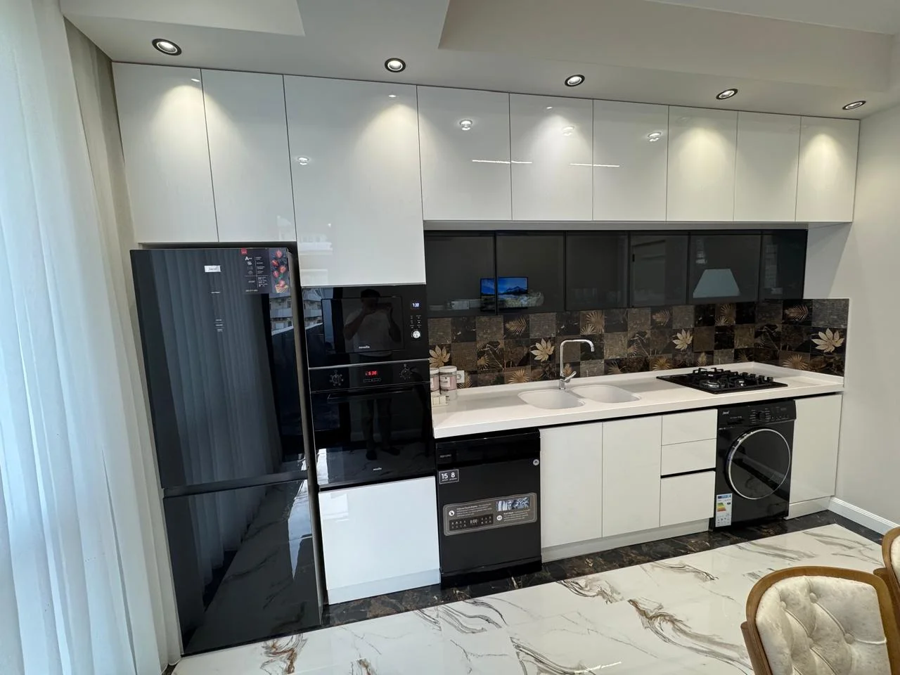 Kirayə 3 otaqlı Mənzil 110 m² Xətai r.