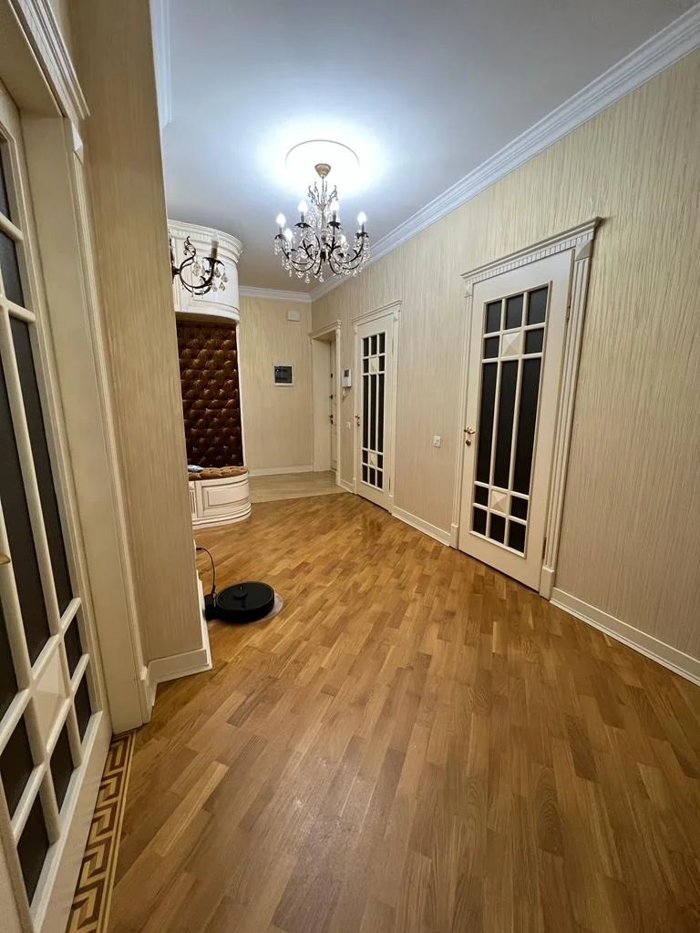 Kirayə 3 otaqlı Mənzil 137 m² Xətai r.