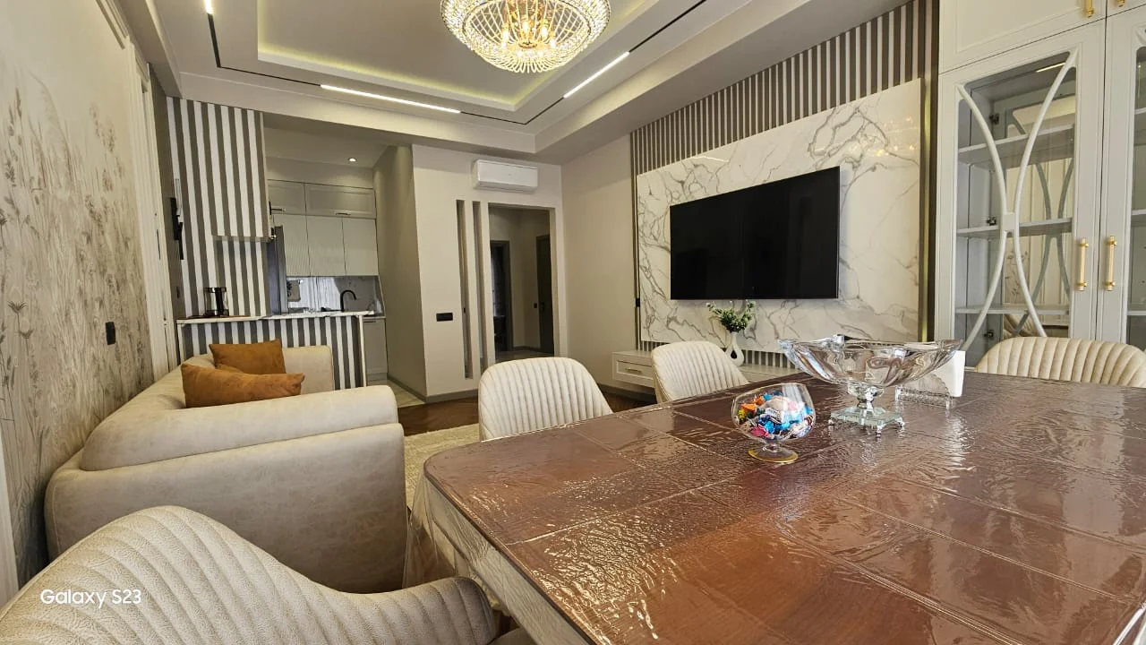 Kirayə 3 otaqlı Mənzil 100 m² Xətai r.