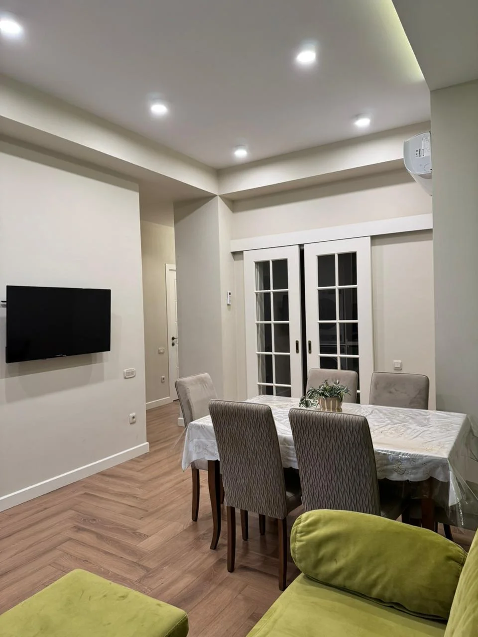 Kirayə 2 otaqlı Mənzil 70 m² Xətai r.
