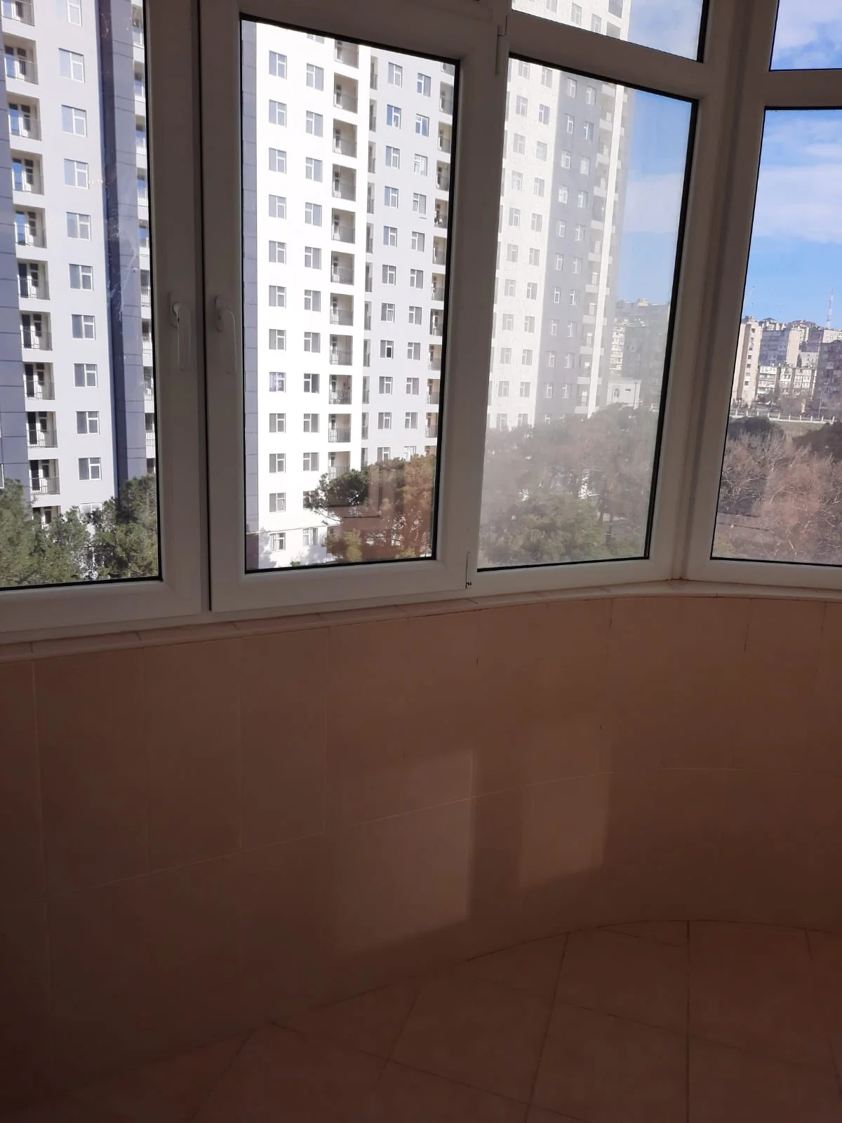 Kirayə 3 otaqlı Mənzil 130 m² Xətai r.