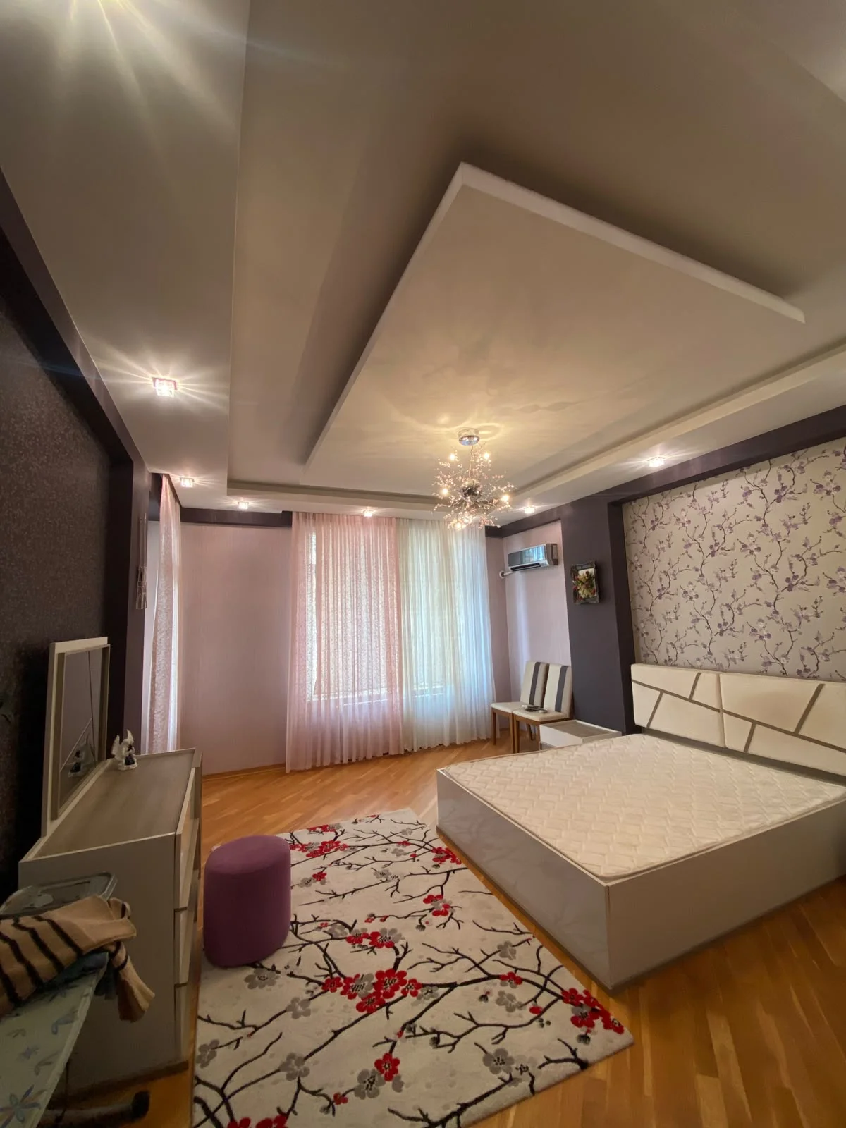 Kirayə 3 otaqlı Mənzil 140 m² Nizami r.
