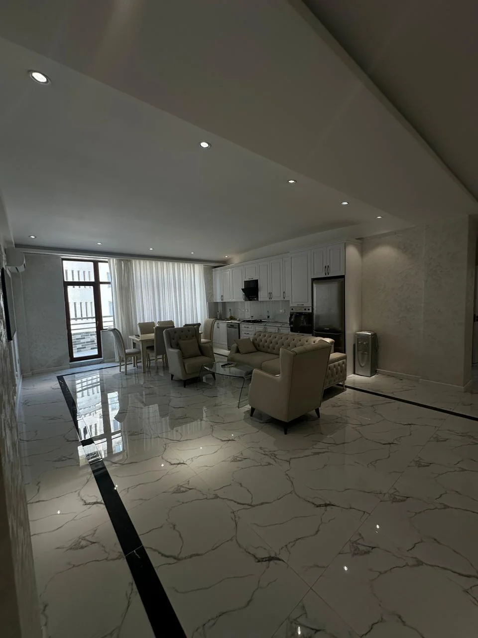 Kirayə 5 otaqlı Mənzil 245 m² Nəsimi r.
