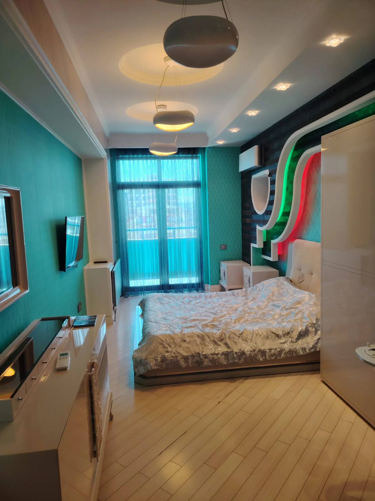 Kirayə 3 otaqlı Mənzil 190 m² Xətai r.