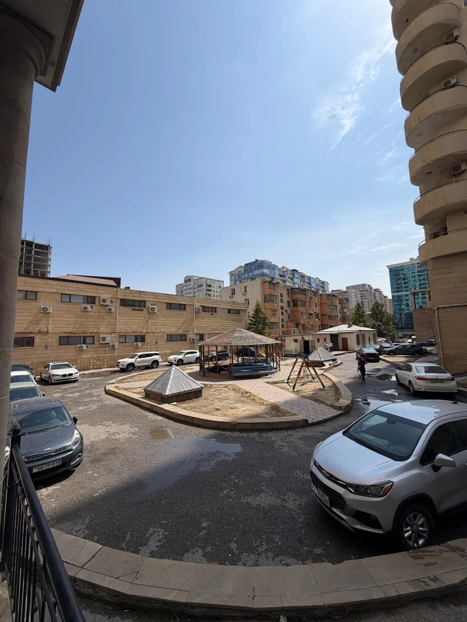 Kirayə 4 otaqlı Mənzil 240 m² Nəsimi r.