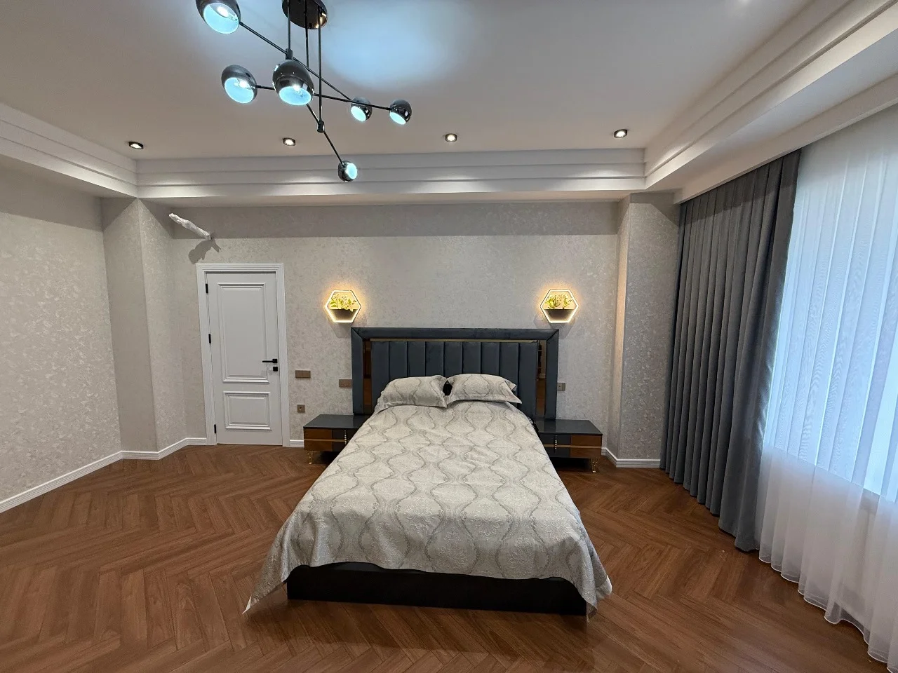 Diplomst Residence , Ağ şəhər