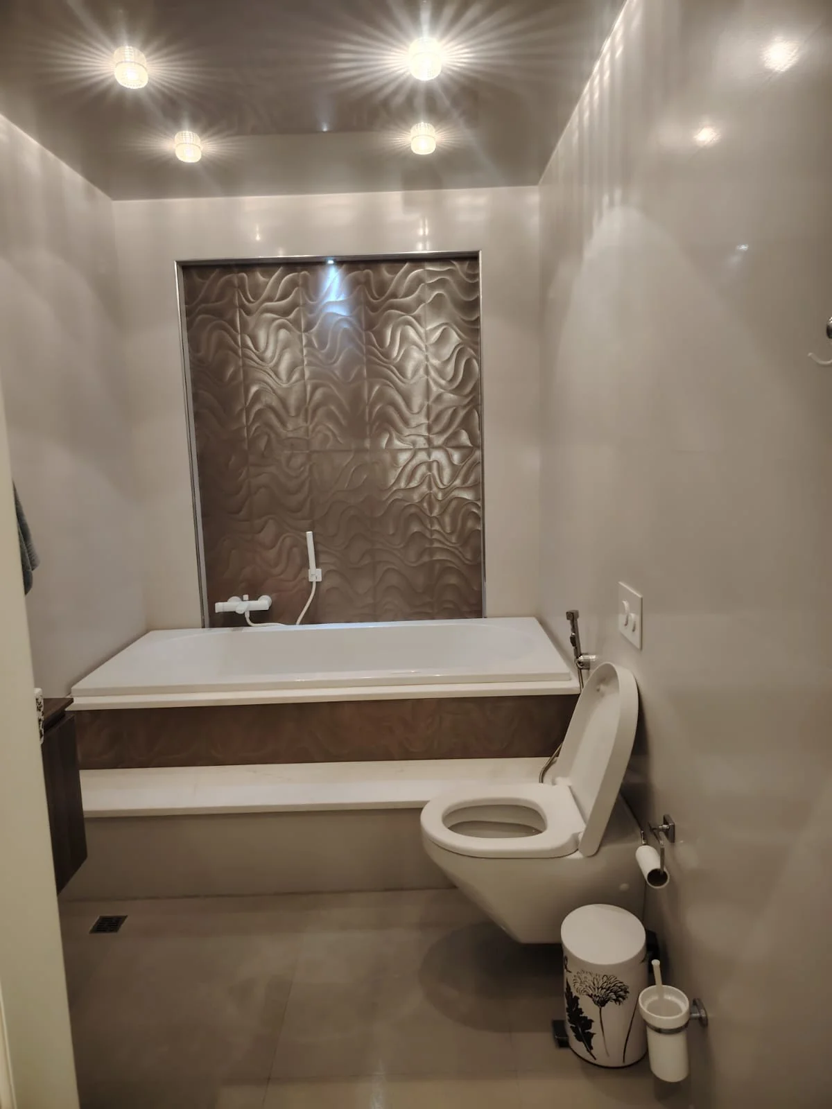 Kirayə 3 otaqlı Mənzil 190 m² Xətai r.