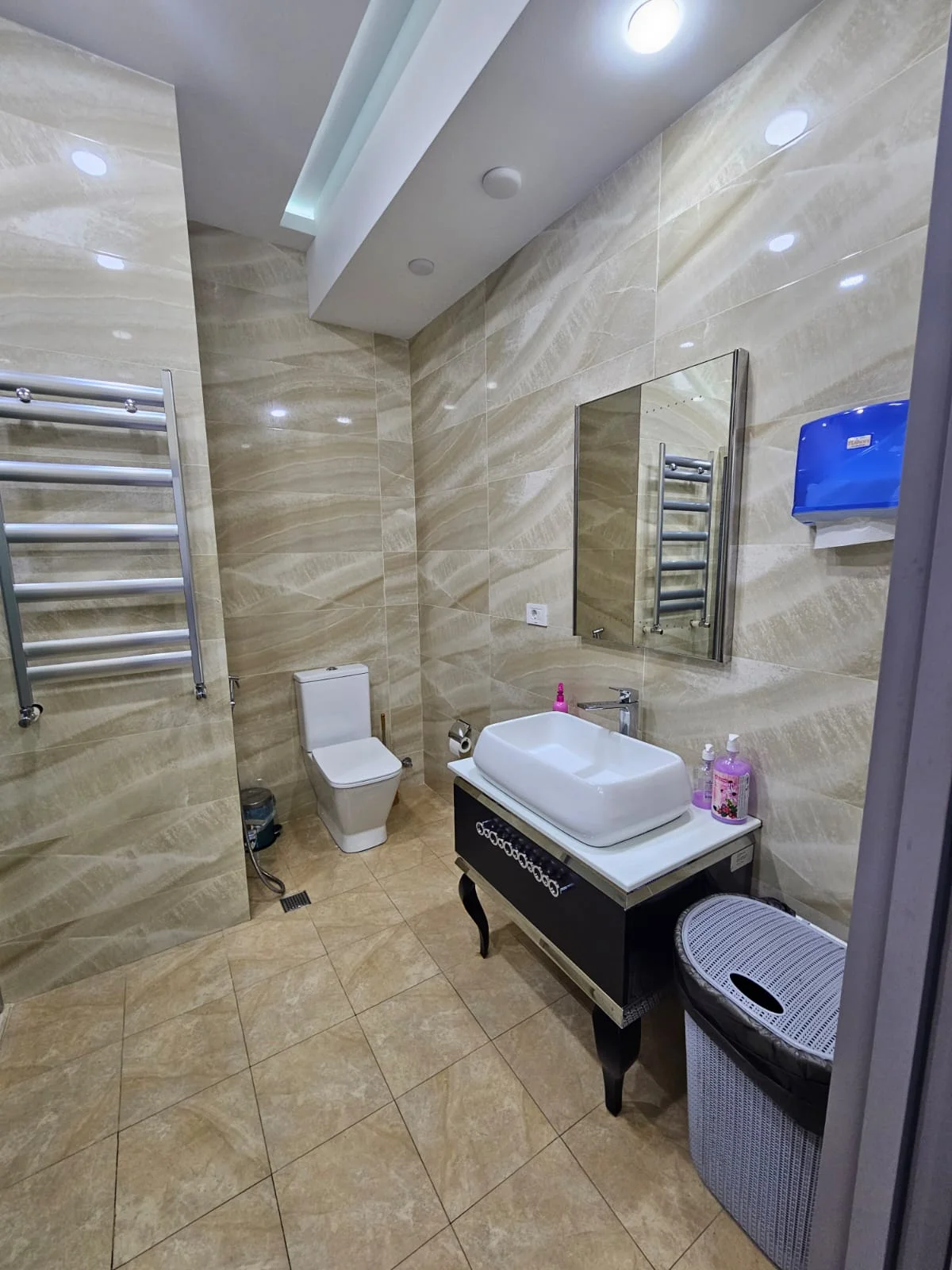 Kirayə 4 otaqlı Ofis 175 m² Nərimanov r.
