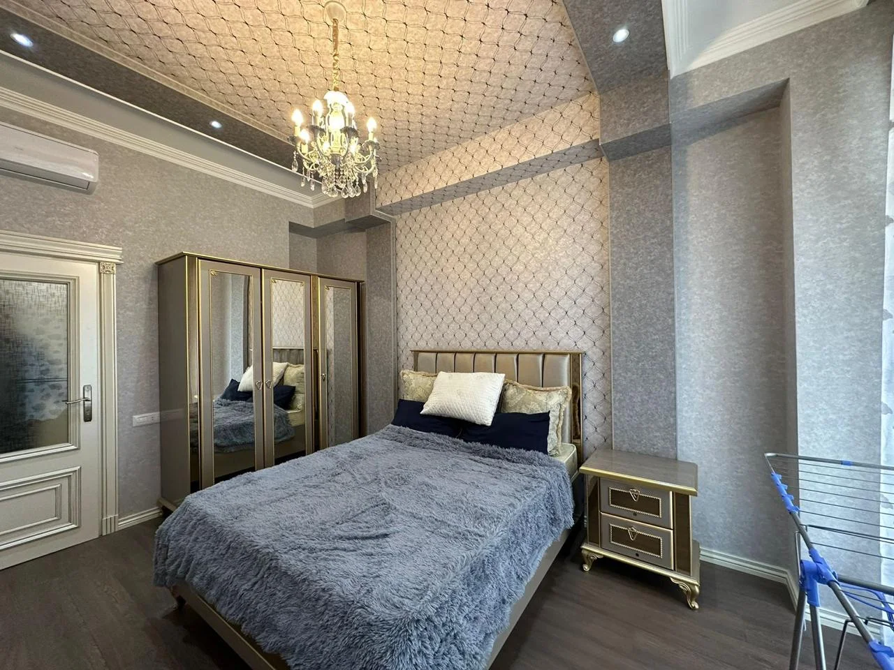 Kirayə 3 otaqlı Mənzil 140 m² Xətai r.