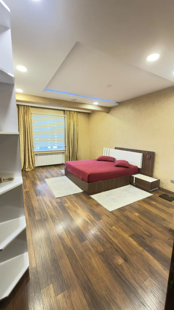 Kirayə 4 otaqlı Mənzil 200 m² Xətai r.