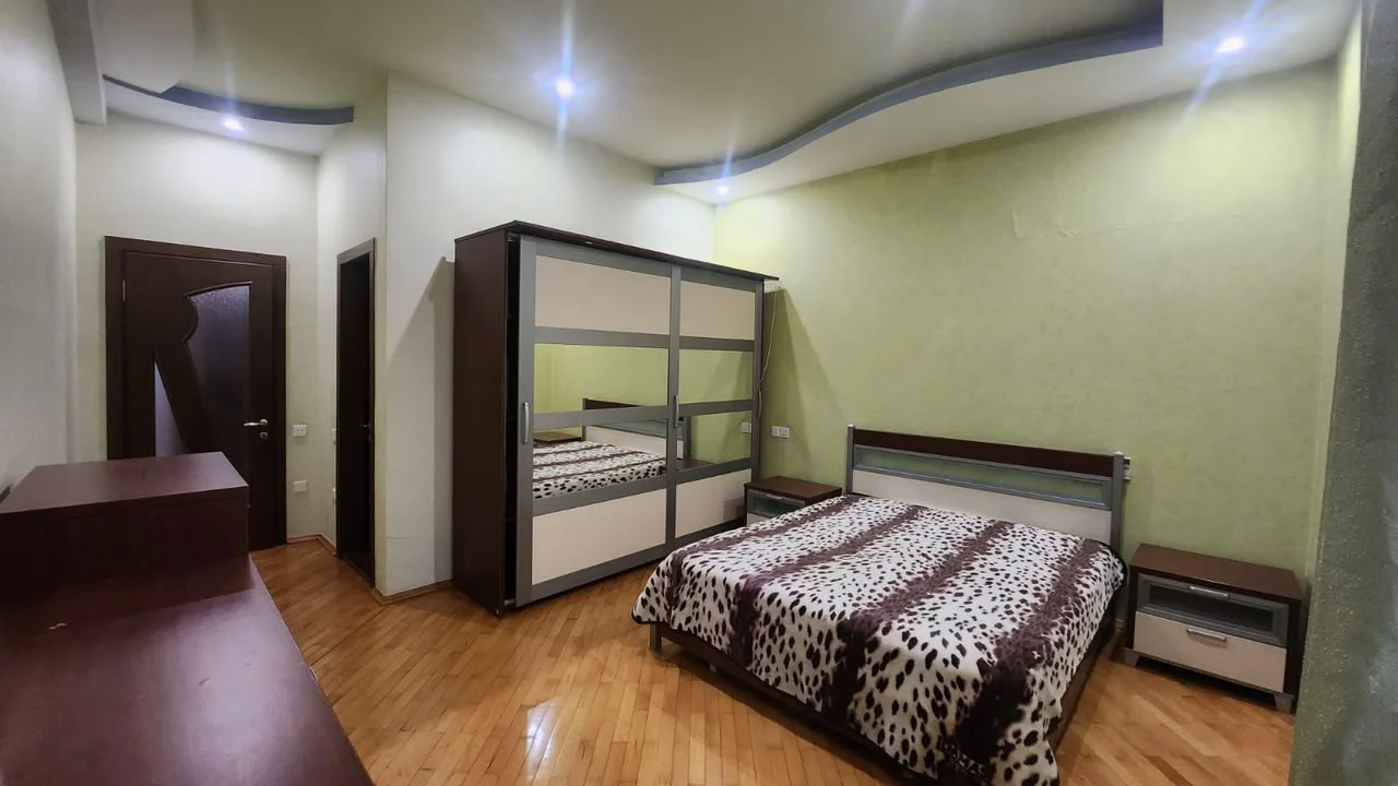 Kirayə 5 otaqlı Mənzil 220 m² Nərimanov r. Gənclik m. – şəkil 3