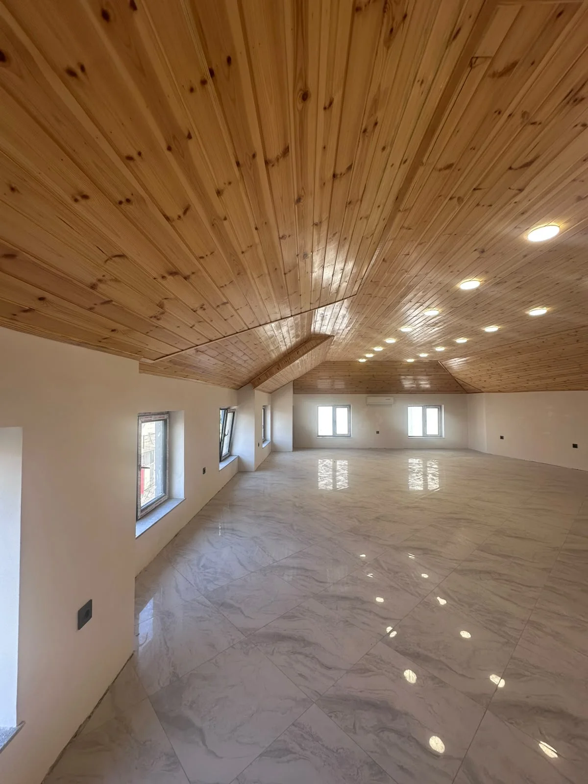 Kirayə Obyekt 350 m² Binəqədi r.