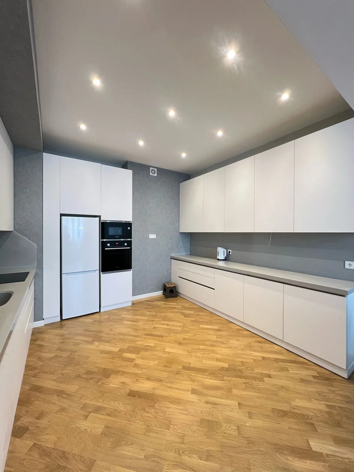 Kirayə 3 otaqlı Mənzil 130 m² Səbail r.