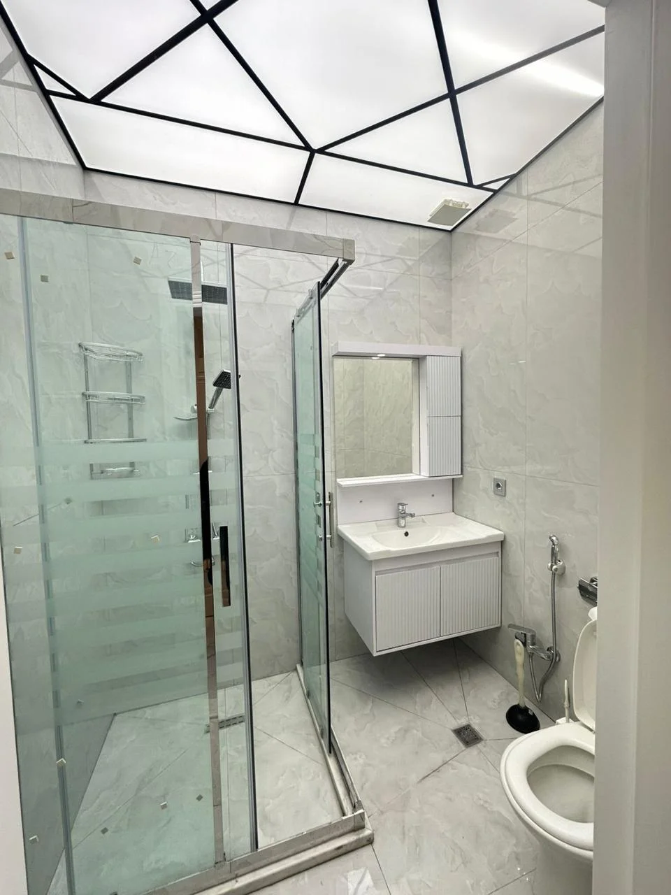 Kirayə 5 otaqlı Mənzil 245 m² Nəsimi r.