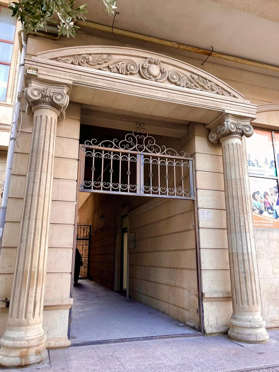 Kirayə 12 otaqlı Ofis 400 m² Yasamal r.