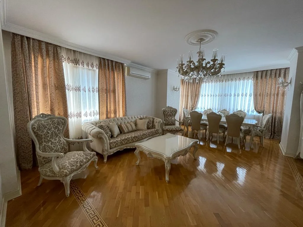 Kirayə 3 otaqlı Mənzil 137 m² Xətai r.