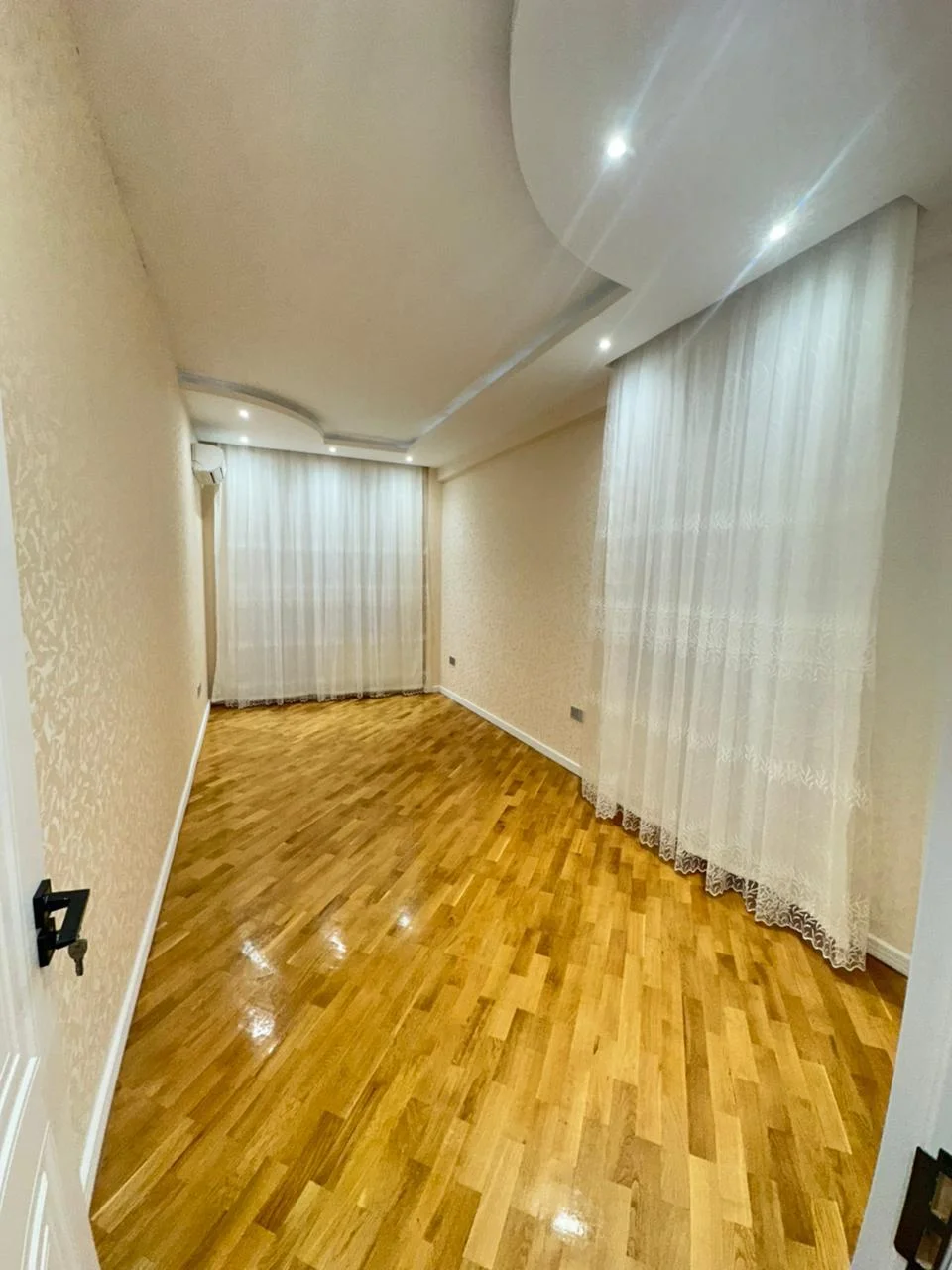 Kirayə 5 otaqlı Mənzil 245 m² Nəsimi r. 28 May m. – şəkil 7