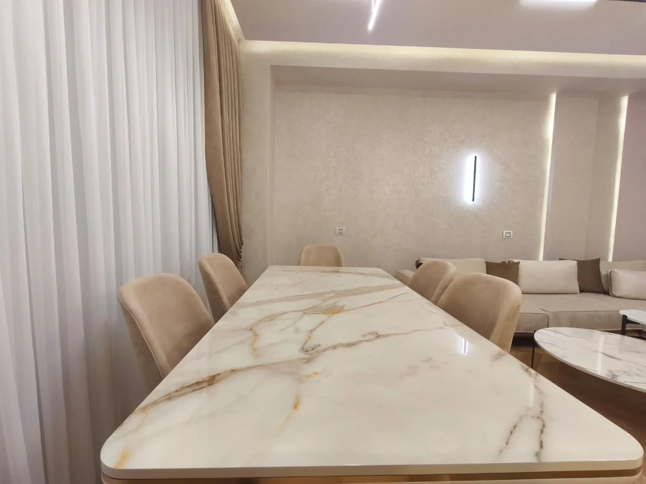Kirayə 3 otaqlı Mənzil 140 m² Xətai r.