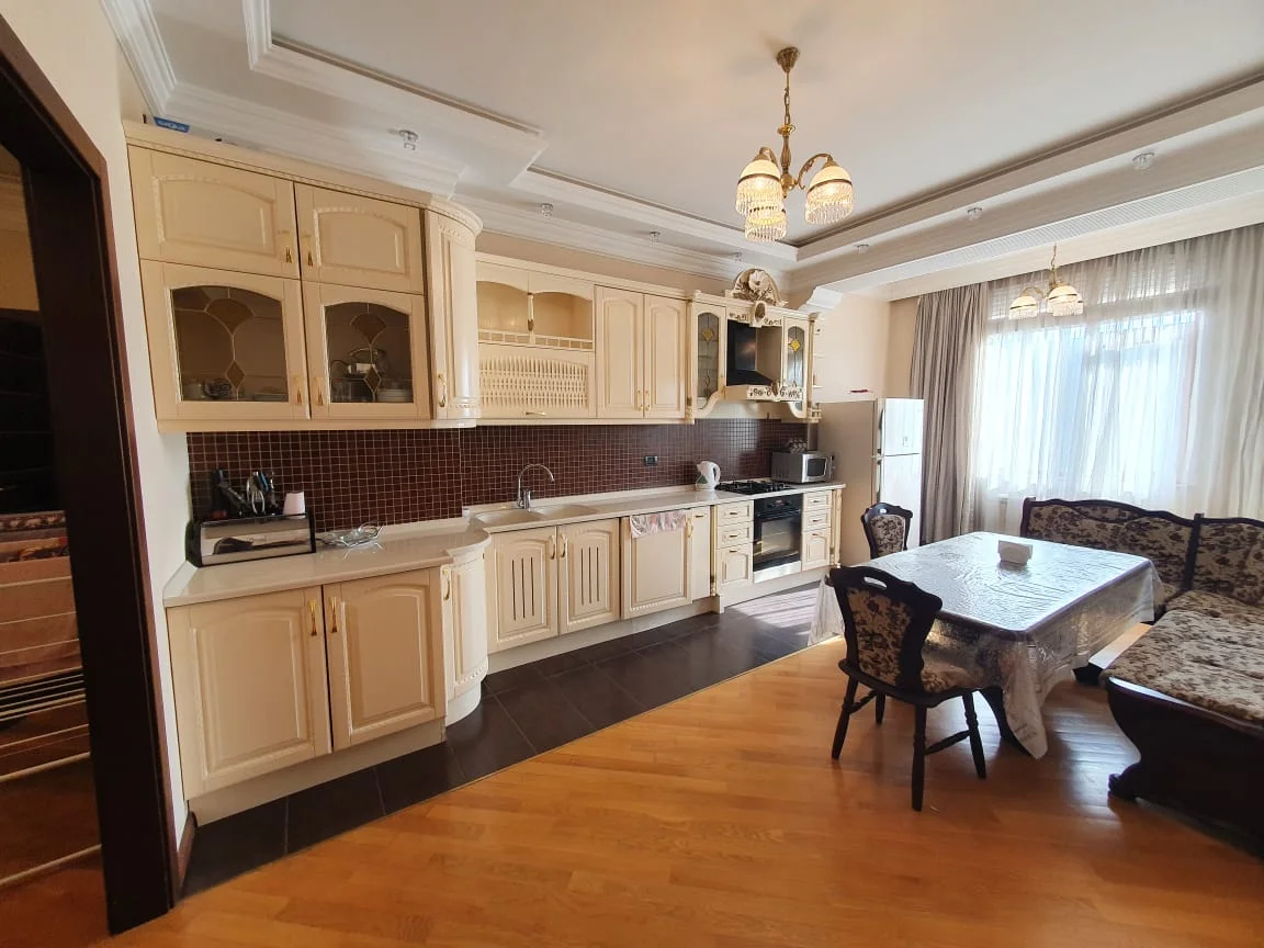 Kirayə 2 otaqlı Mənzil 120 m² Nəsimi r.