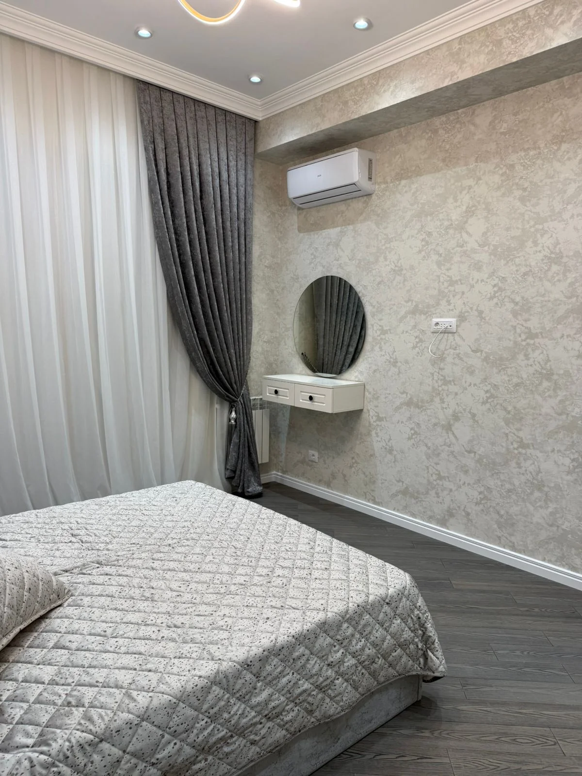 Kirayə 3 otaqlı Mənzil 100 m² Xətai r.