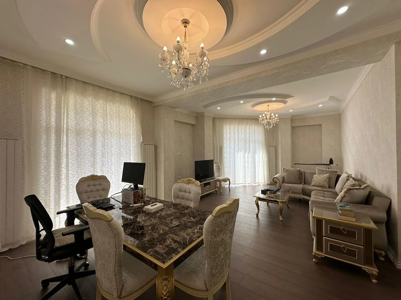 Kirayə 3 otaqlı Mənzil 140 m² Xətai r.