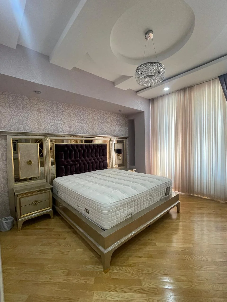 Kirayə 3 otaqlı Mənzil 132 m² Xətai r.