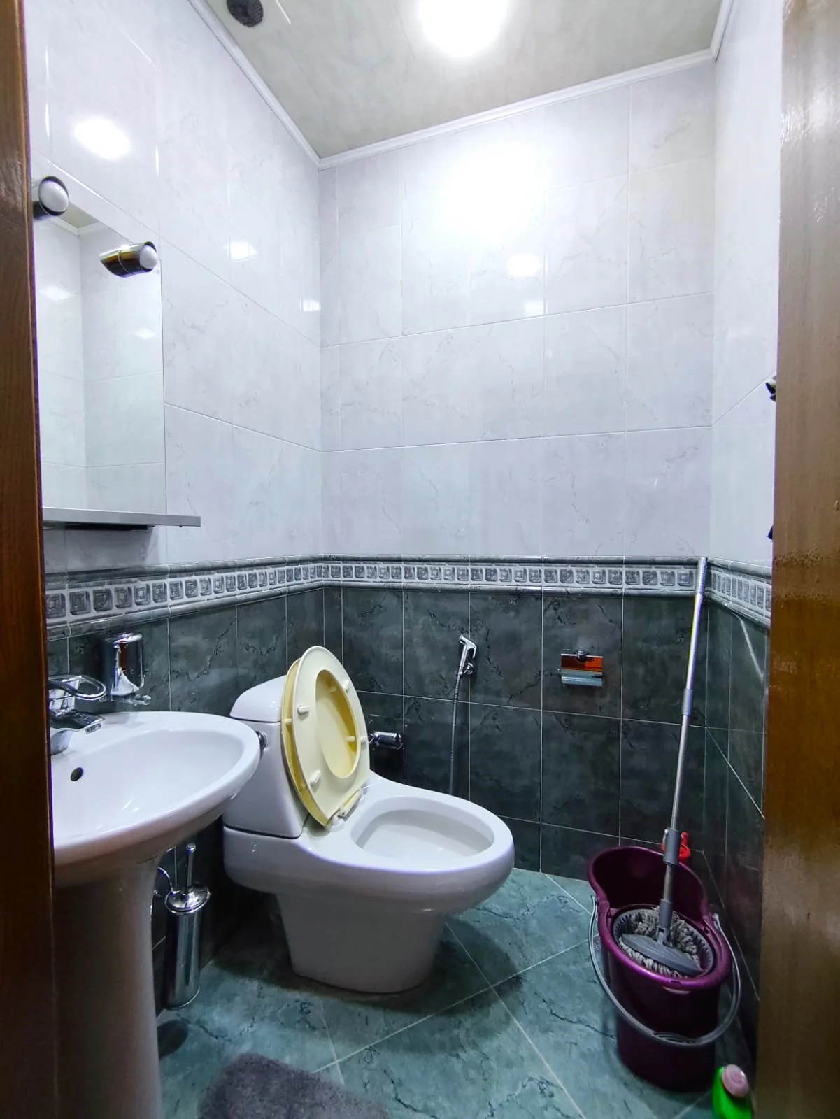 Kirayə 4 otaqlı Mənzil 200 m² Nəsimi r.