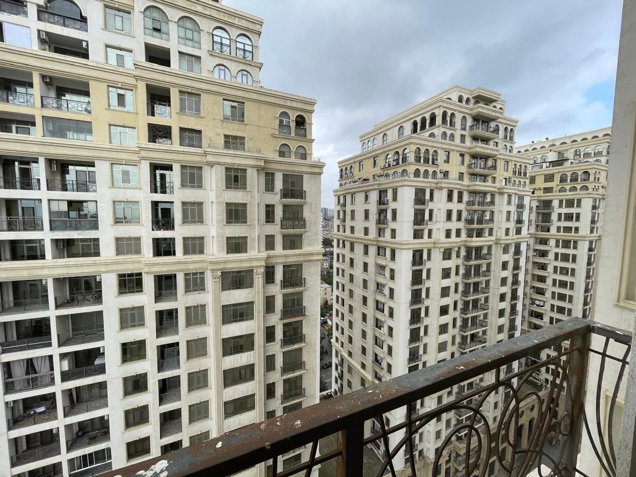 Kirayə 2 otaqlı Mənzil 95 m² Yasamal r. Elmlər Akademiyası m. – şəkil 18