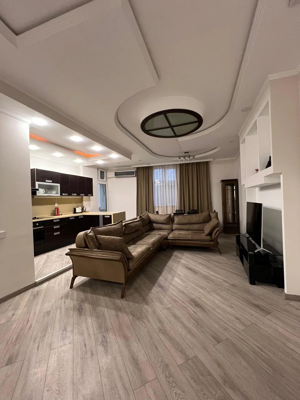 Kirayə 4 otaqlı Mənzil 135 m² Nərimanov r.