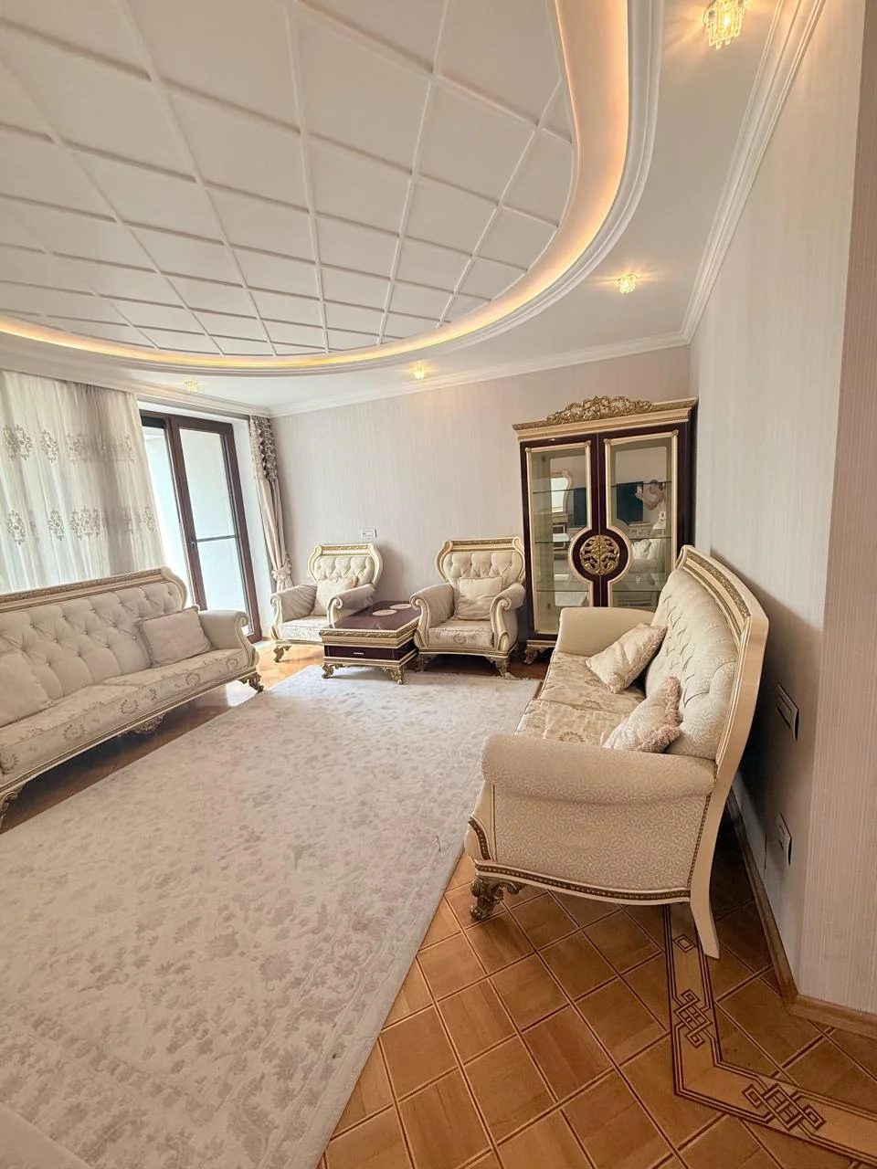 Kirayə 3 otaqlı Mənzil 137 m² Nərimanov r.