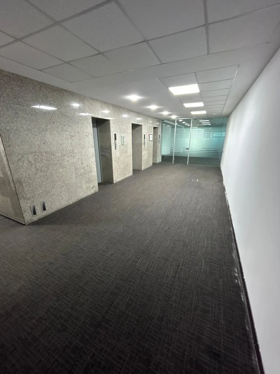 İcarəyə verilir 13 otaqlı ofis 600