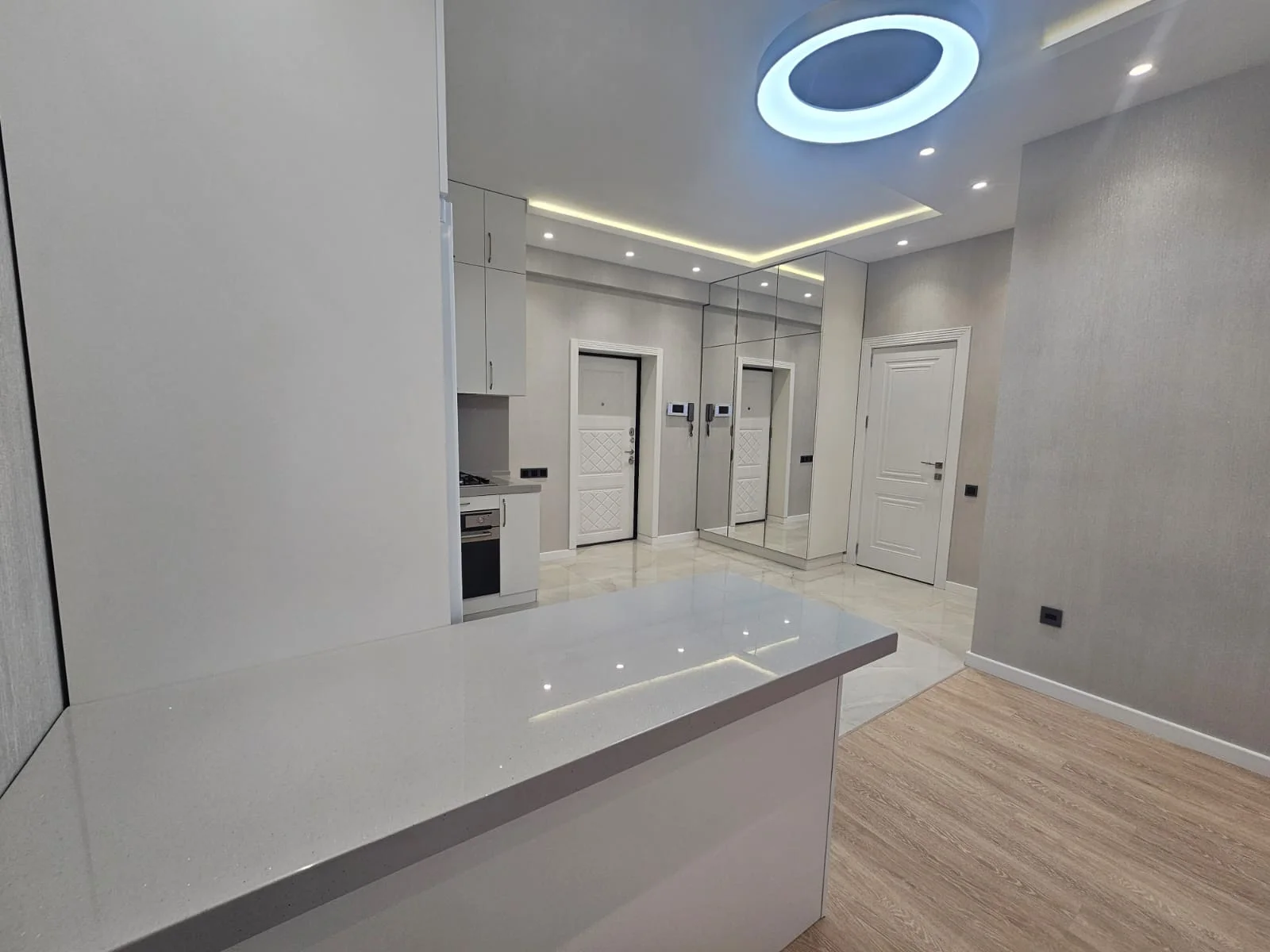 Kirayə 2 otaqlı Mənzil 80 m² Xətai r.