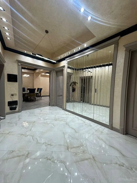 Kirayə 3 otaqlı Mənzil 140 m² Xətai r.