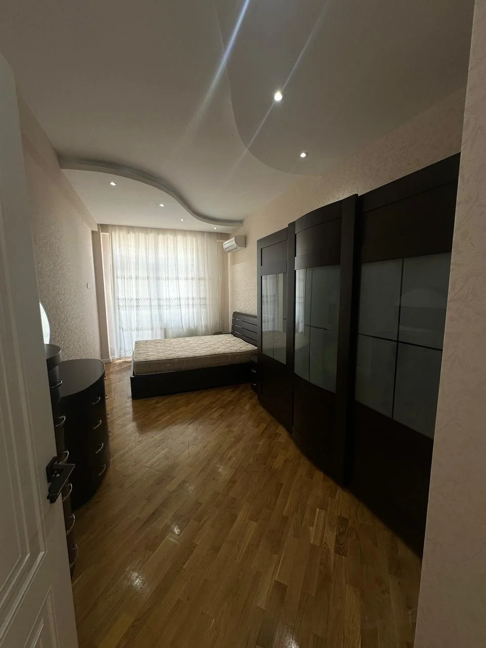 Kirayə 5 otaqlı Mənzil 245 m² Nəsimi r.