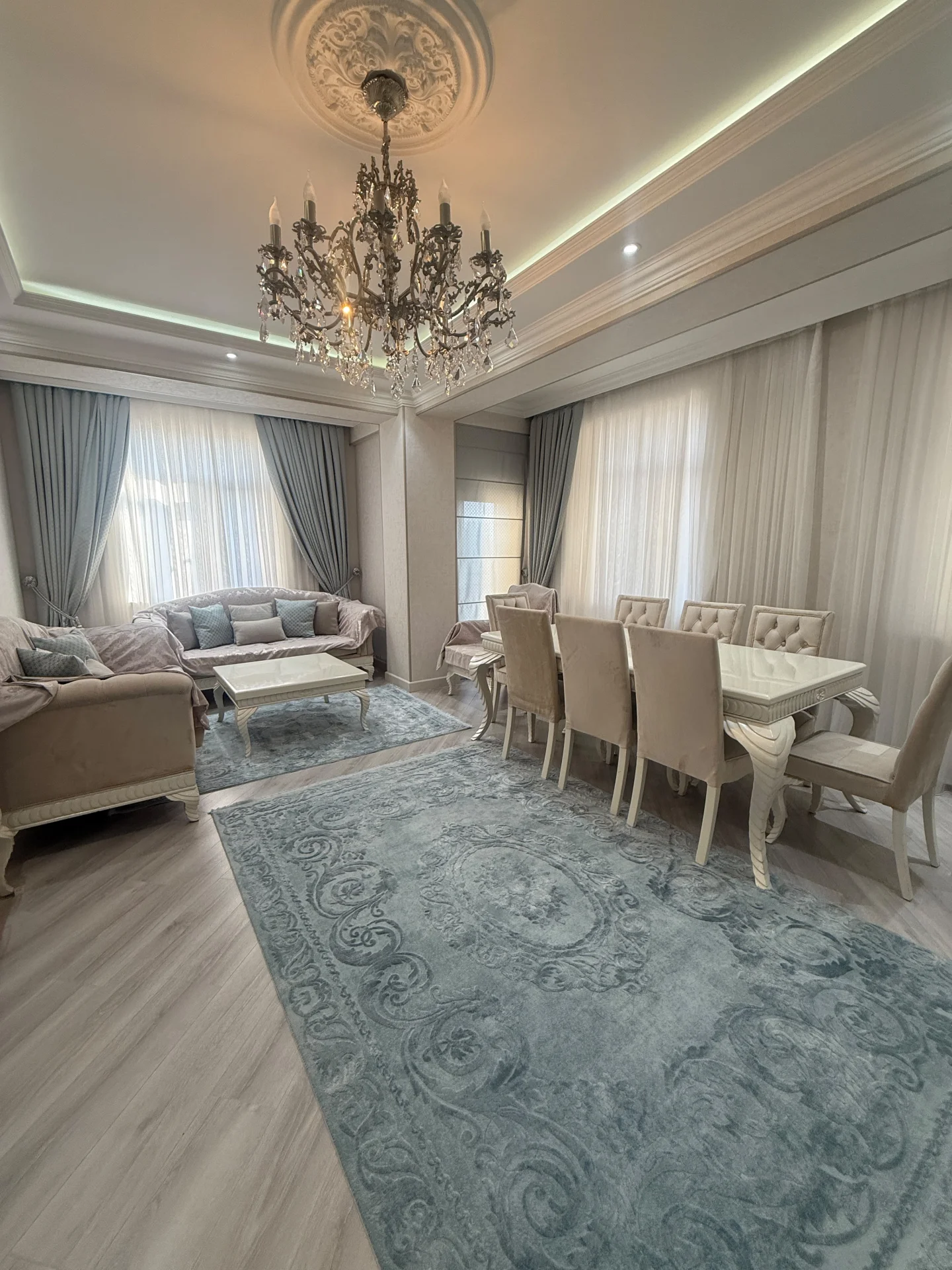 Kirayə 4 otaqlı Mənzil 180 m² Nəsimi r. – şəkil 1