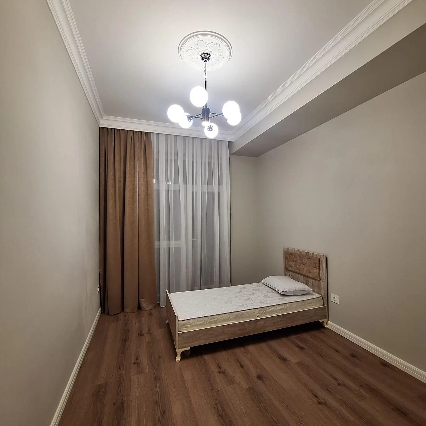 Kirayə 3 otaqlı Mənzil 144 m² Xətai r.