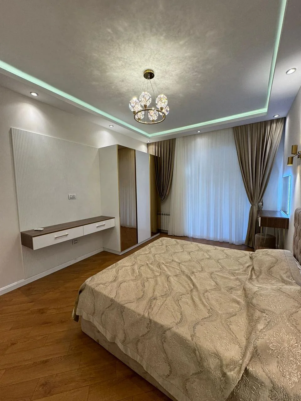 Kirayə 3 otaqlı Mənzil 120 m² Xətai r.