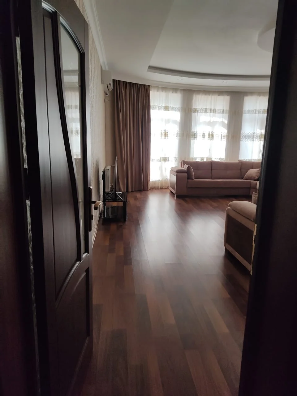 Kirayə 3 otaqlı Mənzil 120 m² Xətai r.