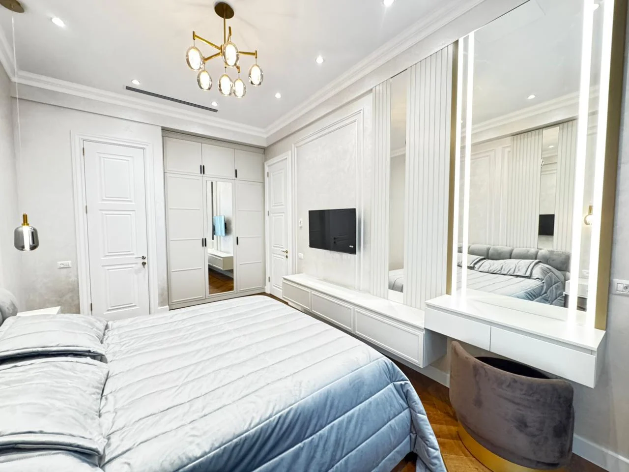 Kirayə 4 otaqlı Mənzil 165 m² Xətai r.