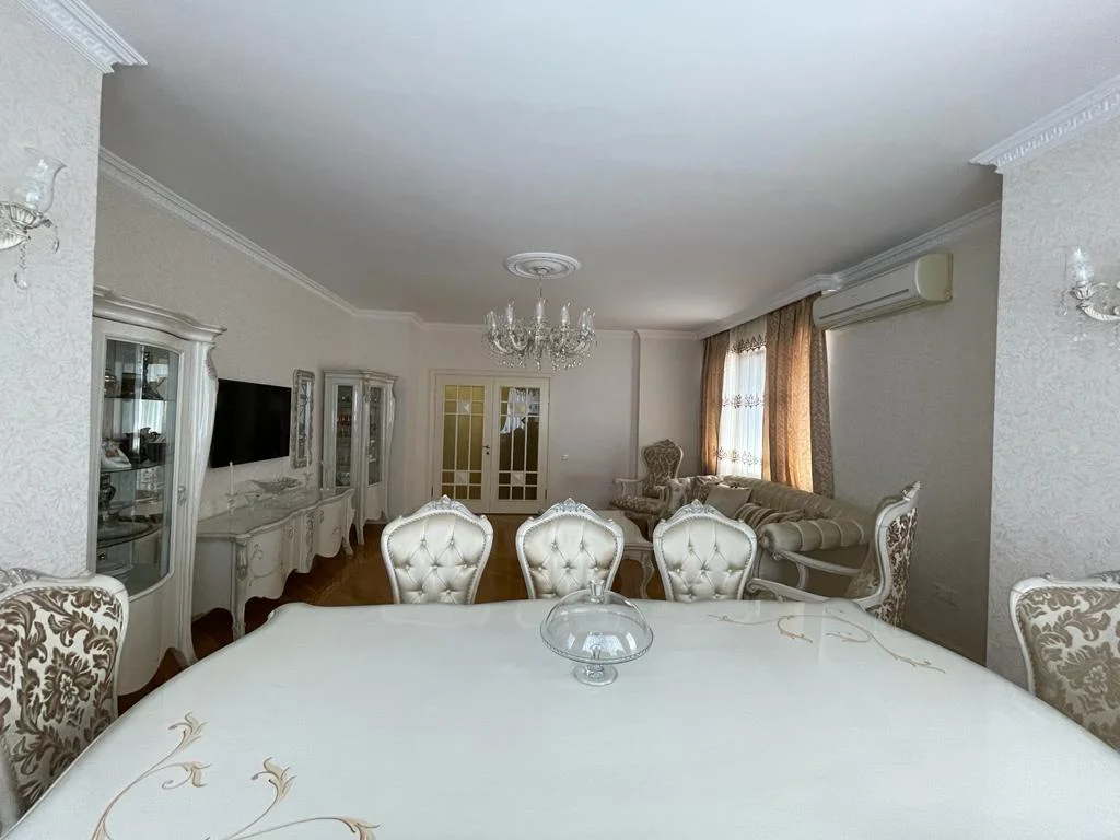 Kirayə 3 otaqlı Mənzil 137 m² Xətai r.