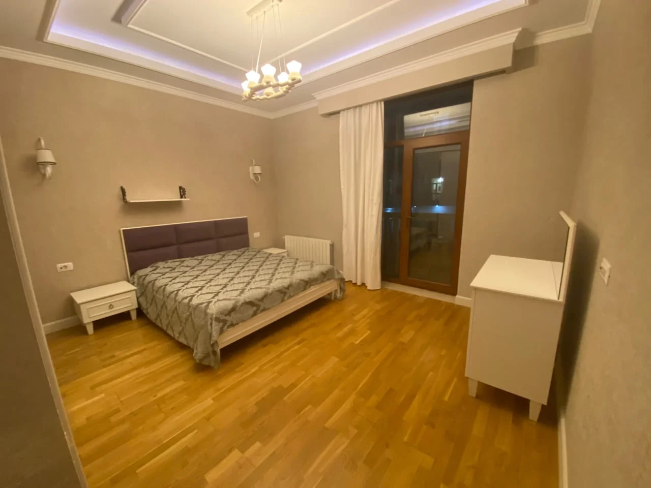 Kirayə 3 otaqlı Mənzil 120 m² Xətai r.