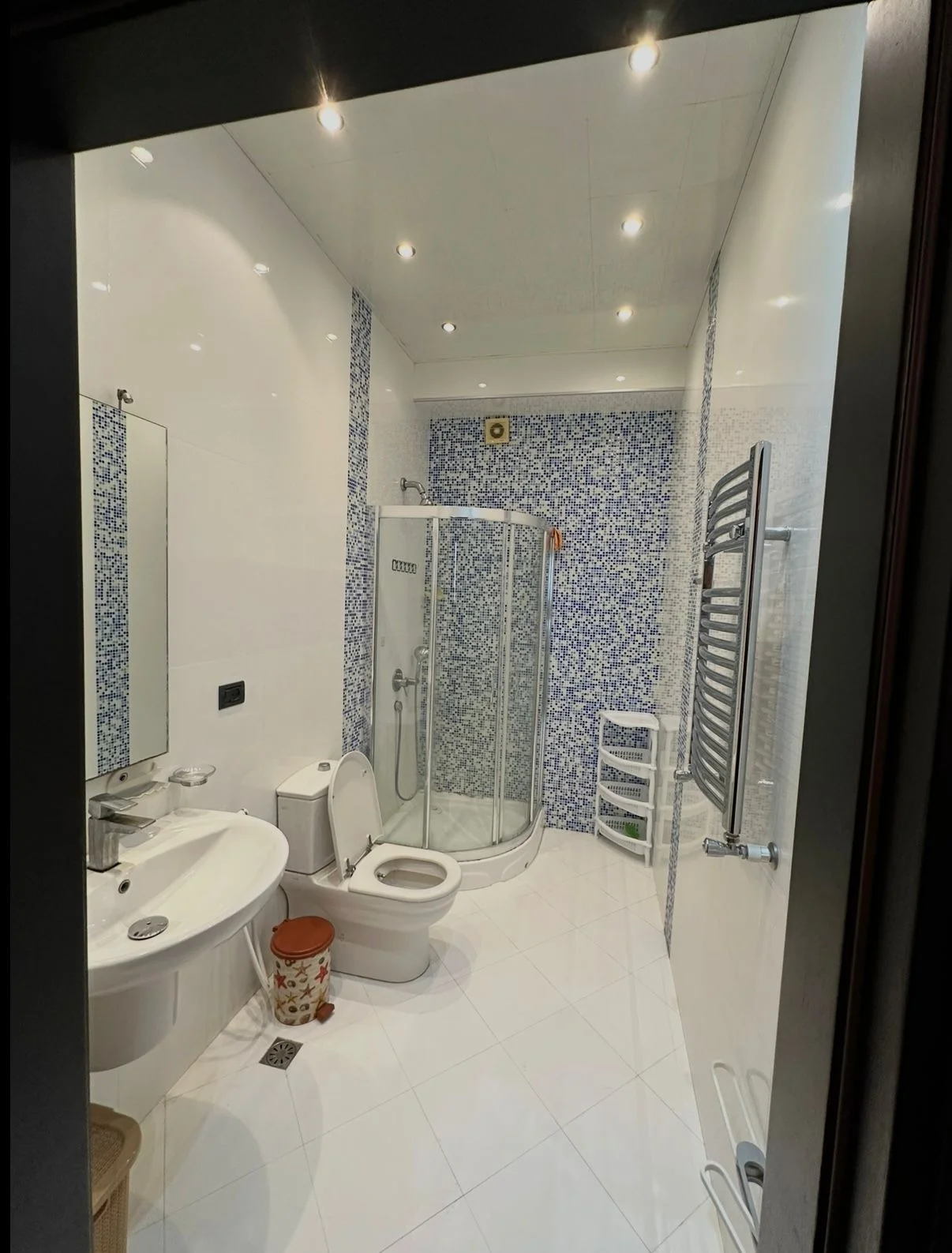 Kirayə 4 otaqlı Mənzil 200 m² Nəsimi r.